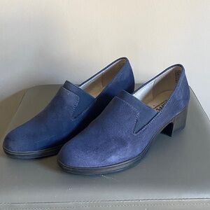 White Mountain Navy Blue Heeled Loafers